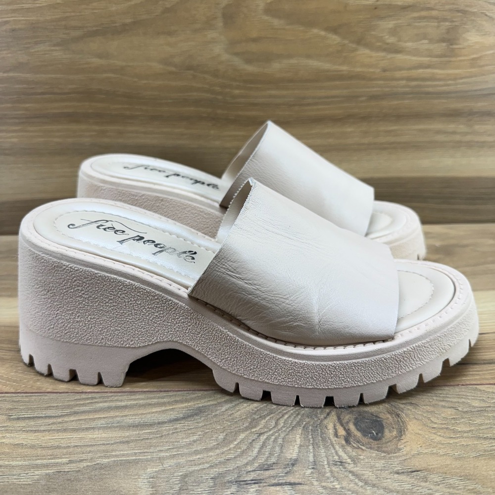 Free People Winona Wedge Lug Chunky Sandal Womens 7 EU 37 Pearl Sand Leather Y2K